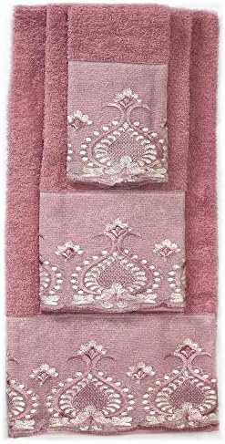 Relaxing bath experience with Daniels bath towels